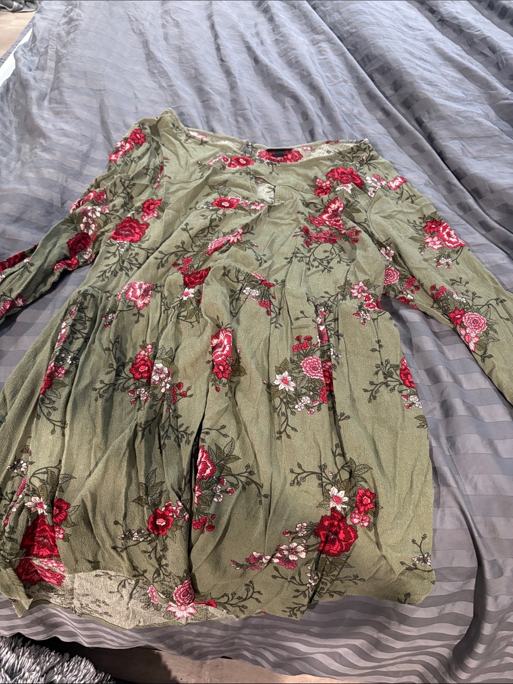 torrid Olive Green Floral Long-Sleeve Blouse with Red & Pink Blooms - Picture 1 of 1